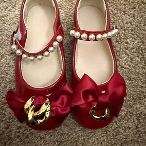 Elegant Red Kids Dress Shoes with Bow and Pearl Accents Size 30(12)